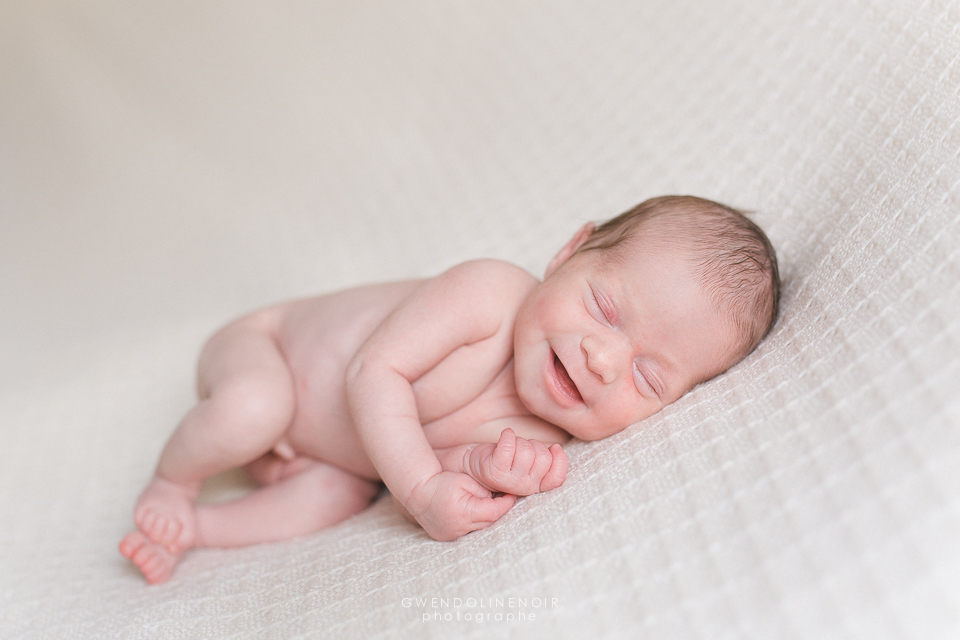 Photographe nouveau-ne bebe naissance seance photo Lyon jumeaux jumelles nourrisson-12