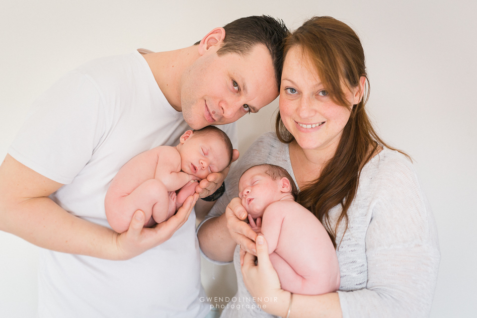 Photographe nouveau-ne bebe naissance seance photo Lyon jumeaux jumelles nourrisson-17
