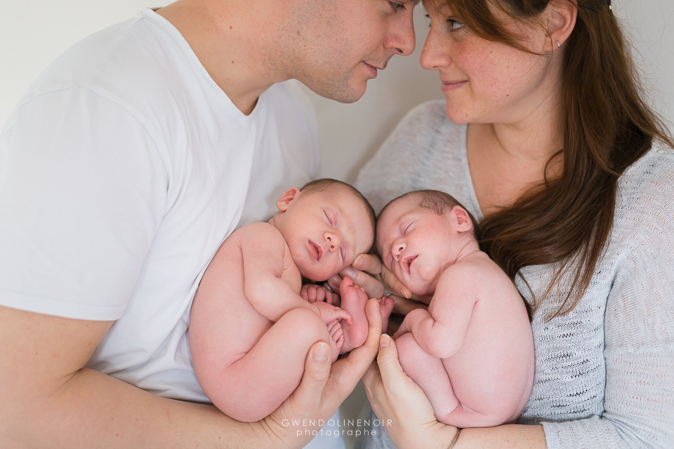 Photographe nouveau-ne bebe naissance seance photo Lyon jumeaux jumelles nourrisson-18