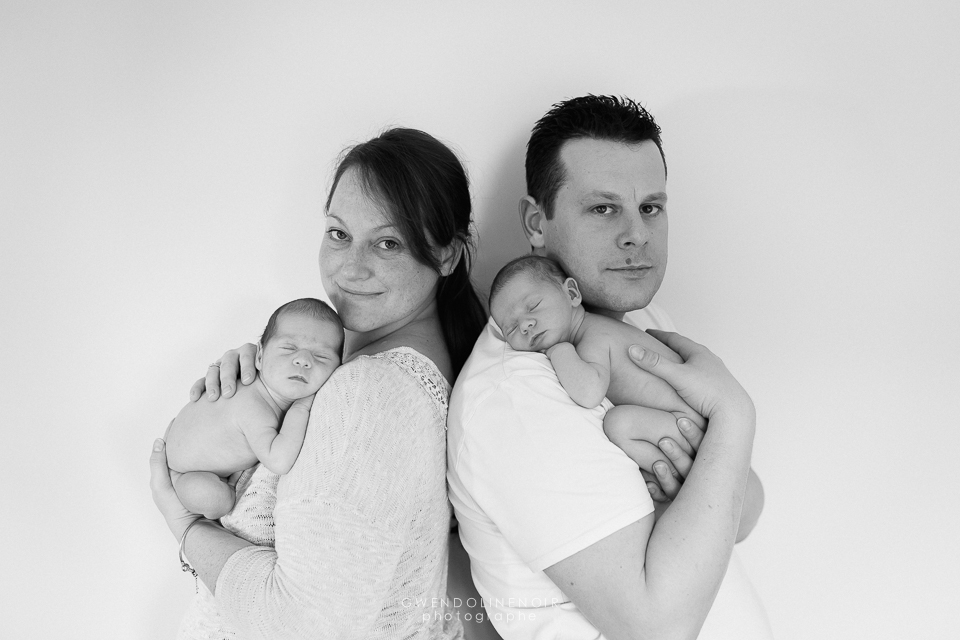 Photographe nouveau-ne bebe naissance seance photo Lyon jumeaux jumelles nourrisson-19