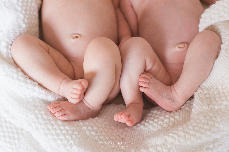 Photographe nouveau-ne bebe naissance seance photo Lyon jumeaux jumelles nourrisson-23