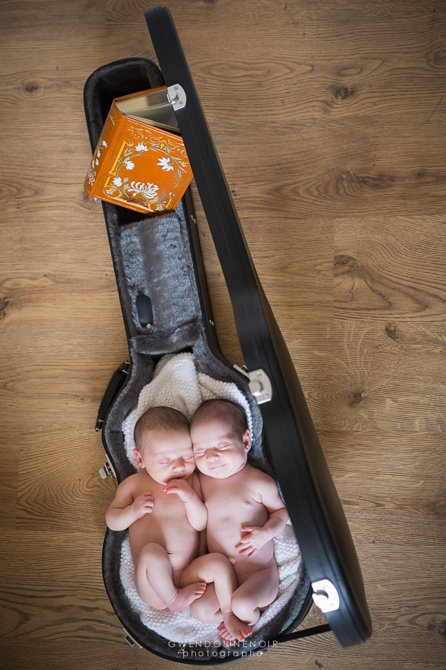 Photographe nouveau-ne bebe naissance seance photo Lyon jumeaux jumelles nourrisson-9