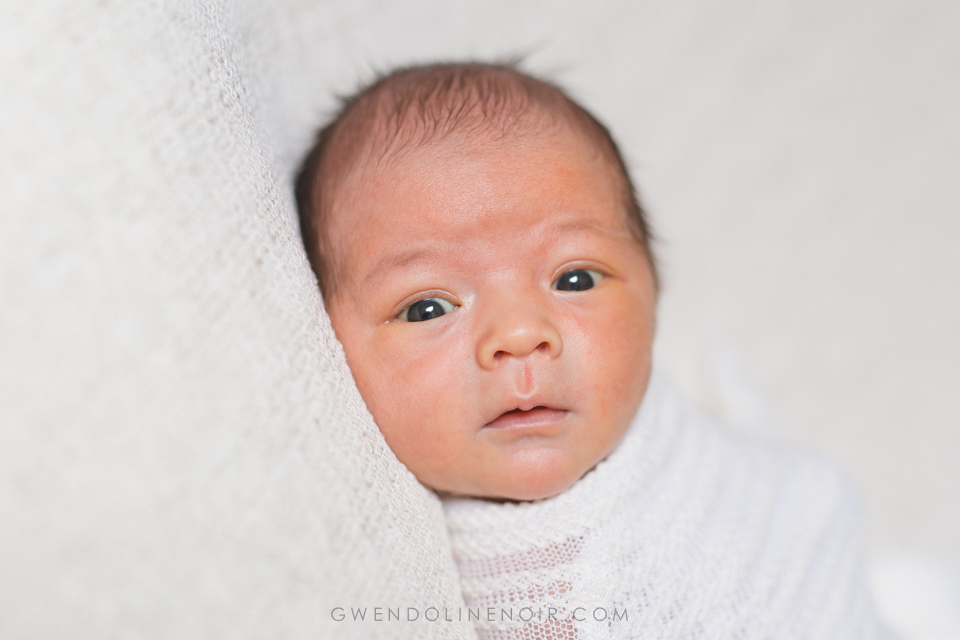 Photographe nouveau-ne bebe nourrisson seance photo lyon bebe naissance newborn posing-1