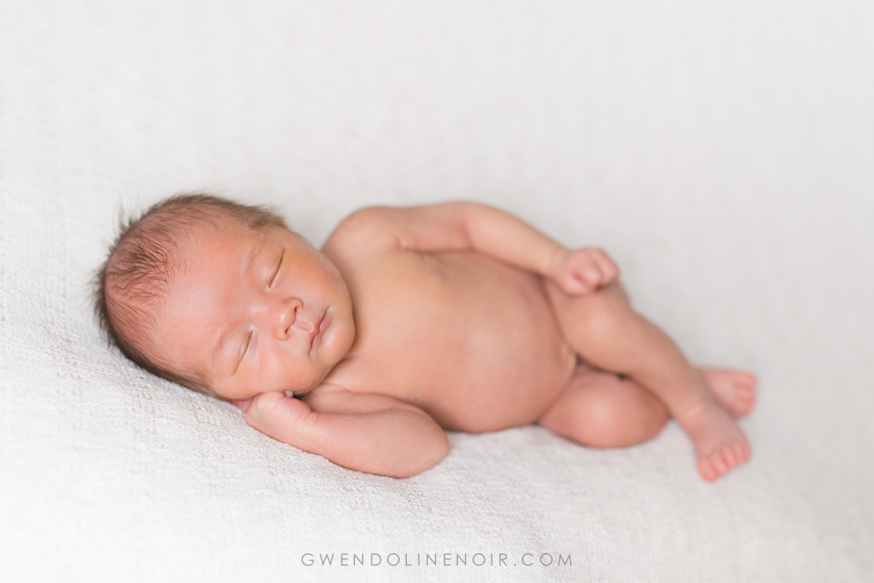 Photographe nouveau-ne bebe nourrisson seance photo lyon bebe naissance newborn posing-10