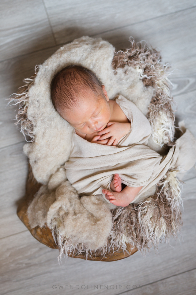 Photographe nouveau-ne bebe nourrisson seance photo lyon bebe naissance newborn posing-12