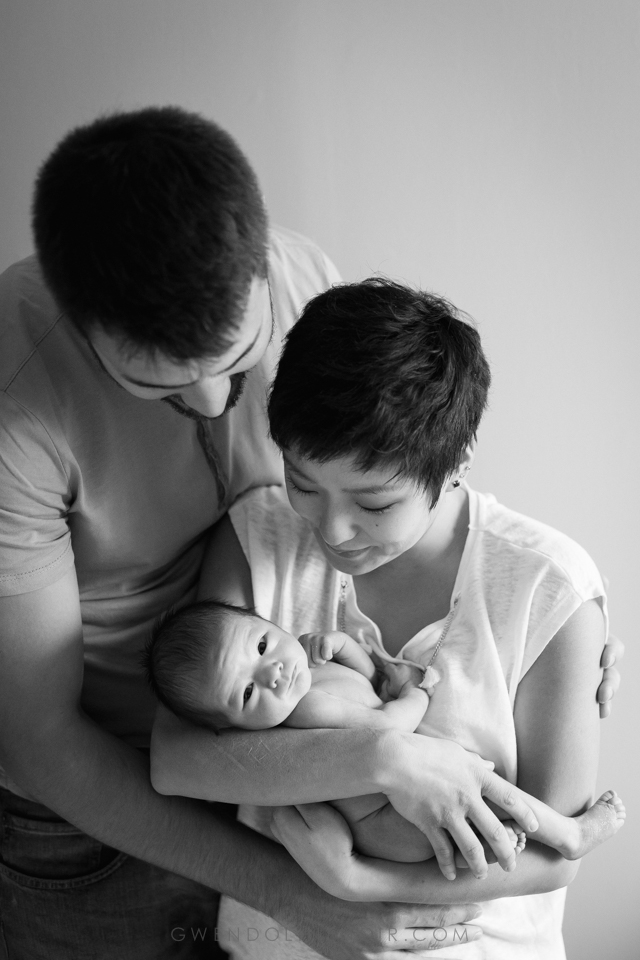 Photographe nouveau-ne bebe nourrisson seance photo lyon bebe naissance newborn posing-17