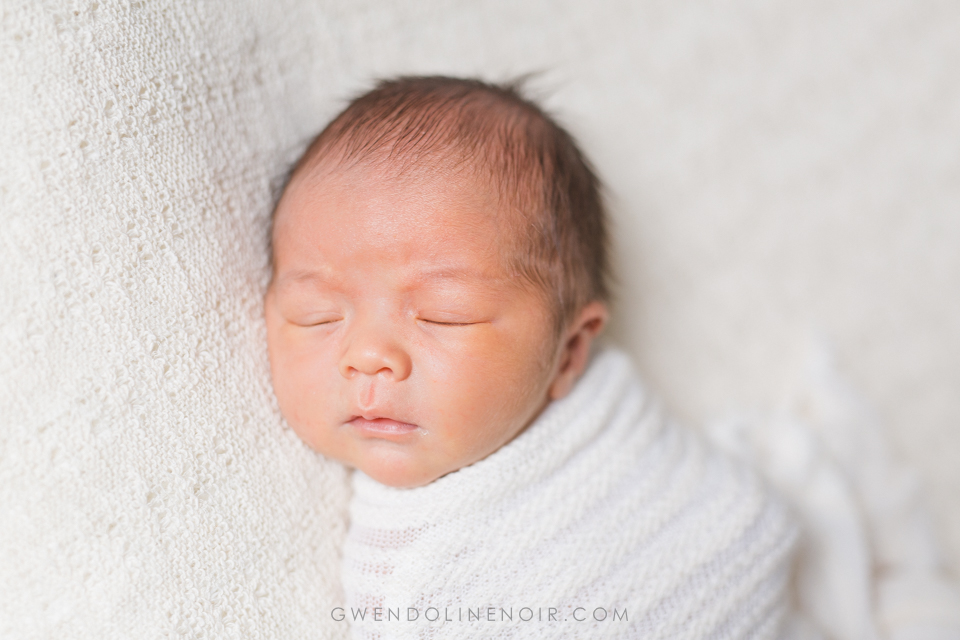 Photographe nouveau-ne bebe nourrisson seance photo lyon bebe naissance newborn posing-3