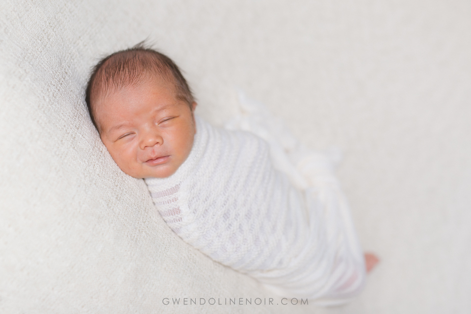 Photographe nouveau-ne bebe nourrisson seance photo lyon bebe naissance newborn posing-4