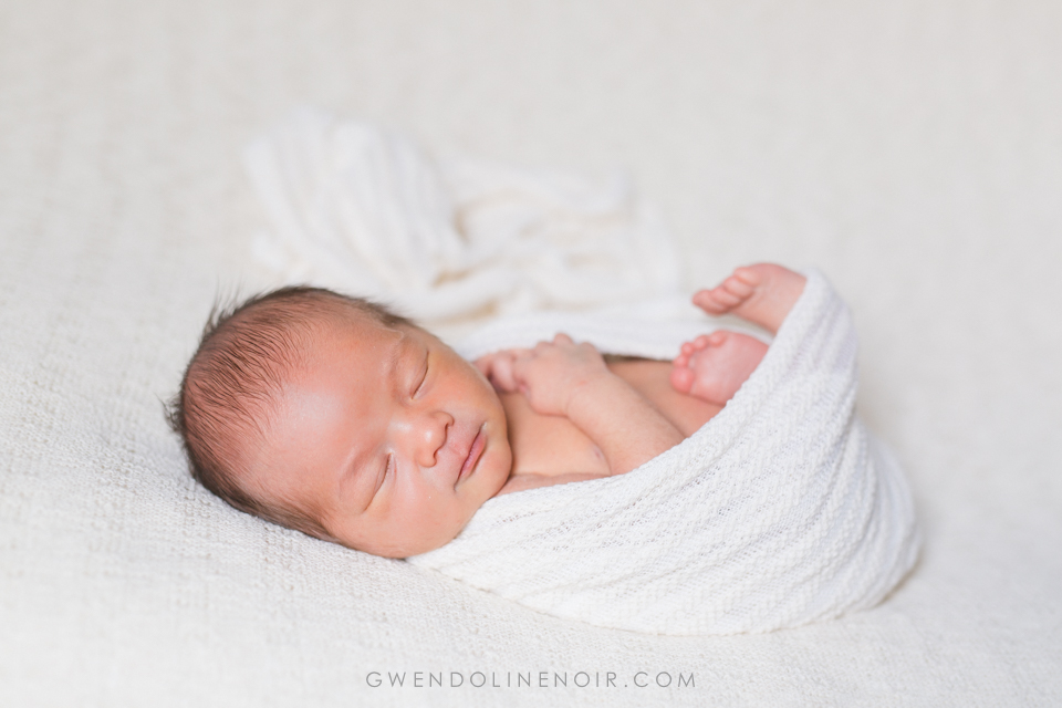 Photographe nouveau-ne bebe nourrisson seance photo lyon bebe naissance newborn posing-5