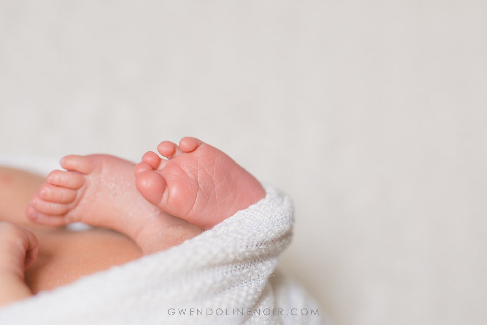 Photographe nouveau-ne bebe nourrisson seance photo lyon bebe naissance newborn posing-7