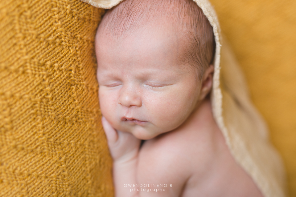 Photographe nouveau-ne bebe nourrisson naissance Lyon seance photo maternite grossesse-10