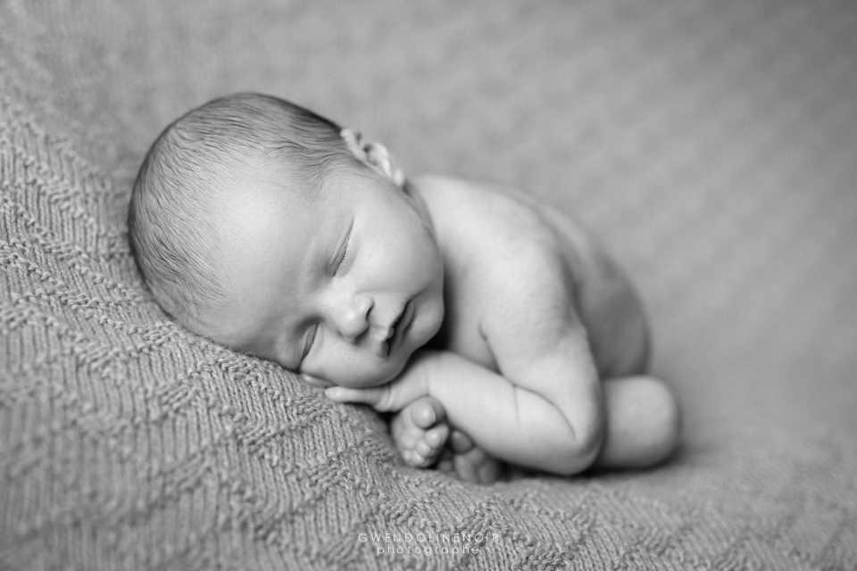Photographe nouveau-ne bebe nourrisson naissance Lyon seance photo maternite grossesse-11