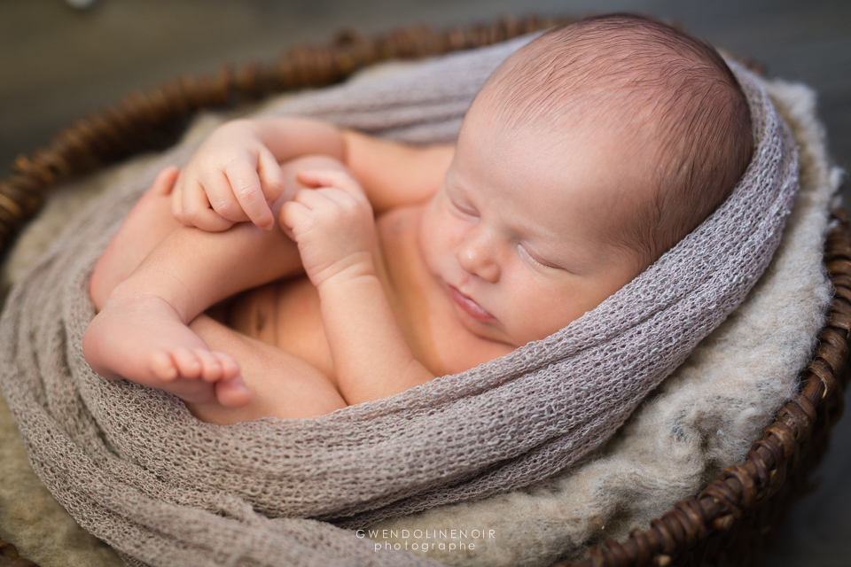 Photographe nouveau-ne bebe nourrisson naissance Lyon seance photo maternite grossesse-13