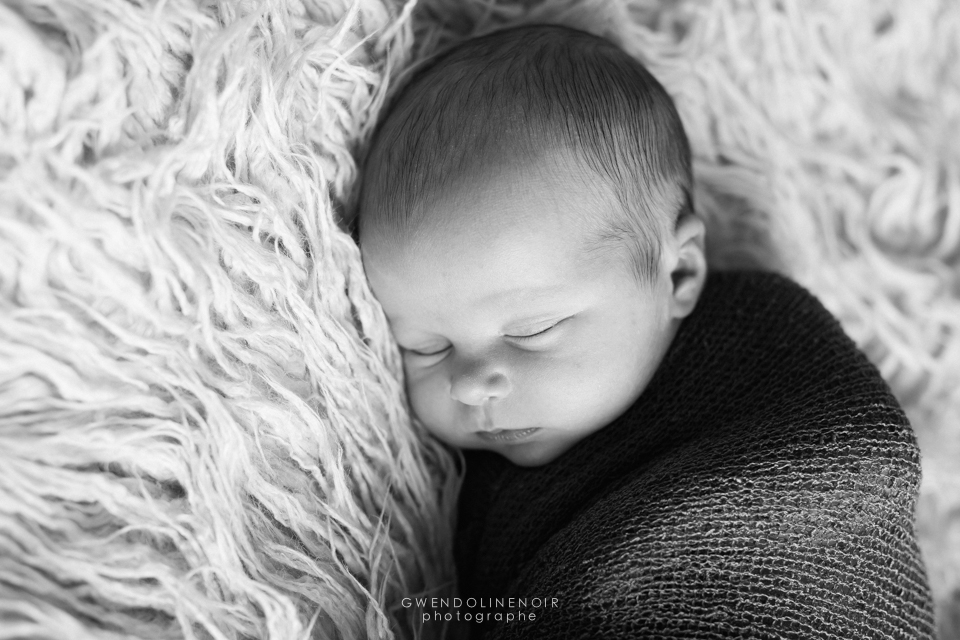 Photographe nouveau-ne bebe nourrisson naissance Lyon seance photo maternite grossesse-16