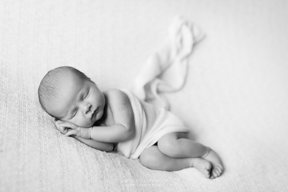 Photographe nouveau-ne bebe nourrisson naissance Lyon seance photo maternite grossesse-7