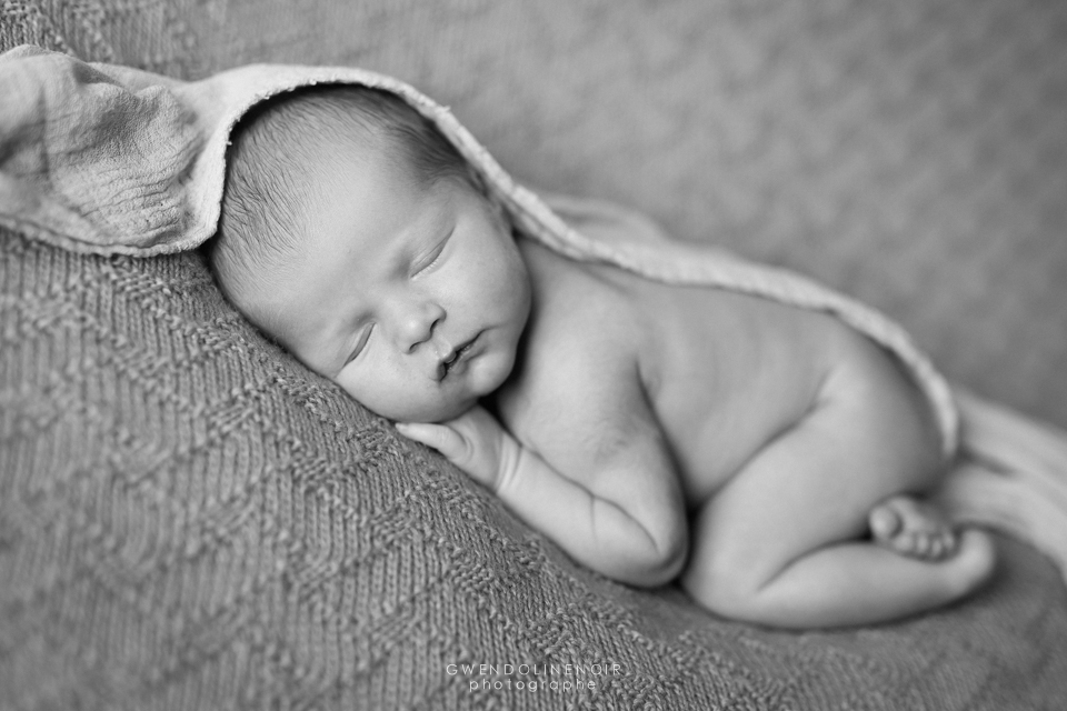 Photographe nouveau-ne bebe nourrisson naissance Lyon seance photo maternite grossesse-9