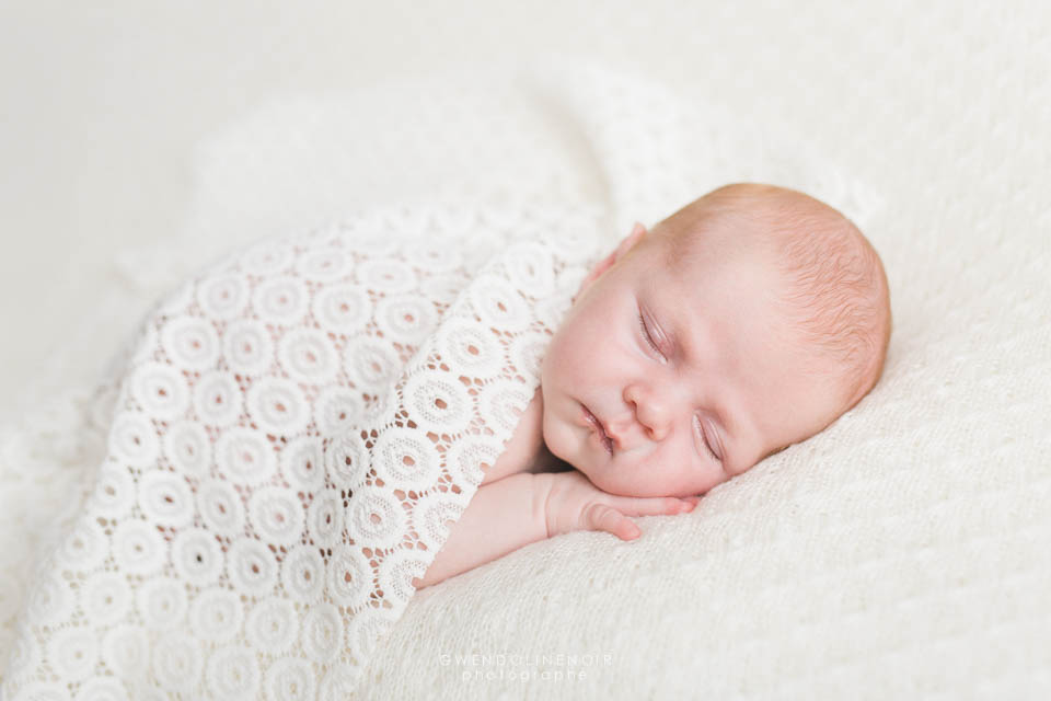 Photographe bebe nouveau-ne naissance lyon maternite grossesse seance photo nourrisson-6