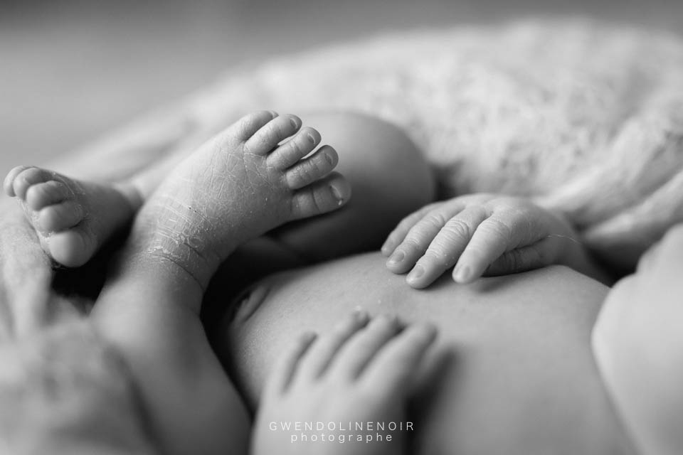 Photographe bebe nouveau-ne nourrisson Lyon seance photo naissance maternite grossesse-10