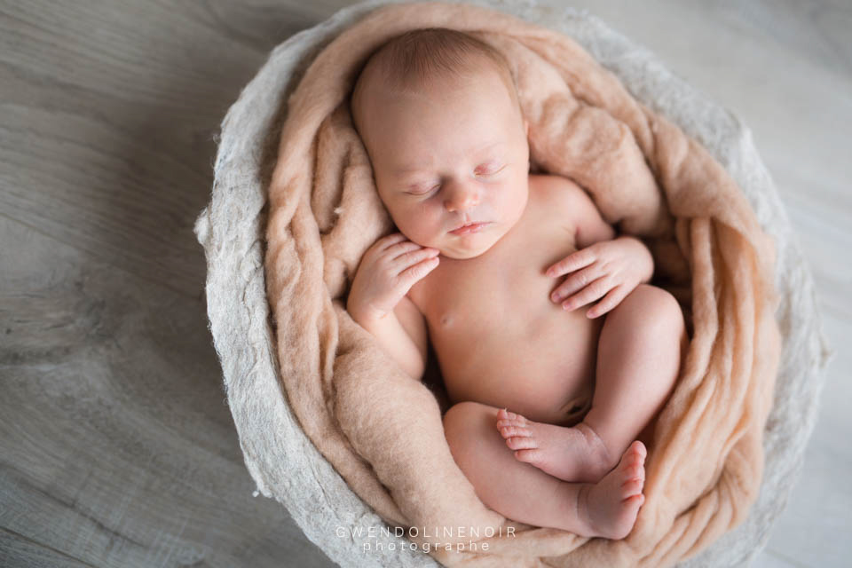 Photographe bebe nouveau-ne nourrisson Lyon seance photo naissance maternite grossesse-11