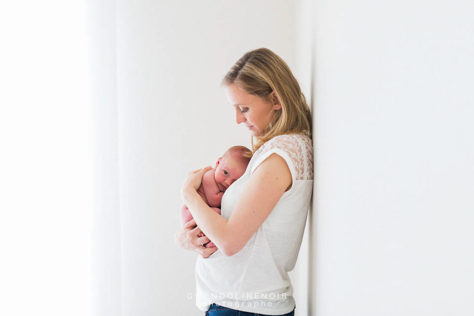 Photographe bebe nouveau-ne nourrisson Lyon seance photo naissance maternite grossesse-12