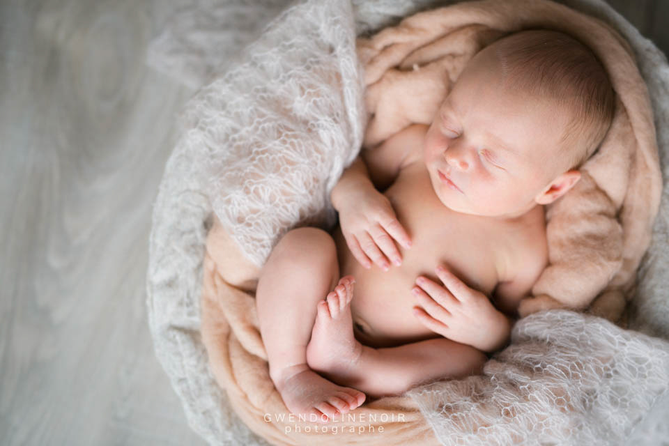 Photographe bebe nouveau-ne nourrisson Lyon seance photo naissance maternite grossesse-9