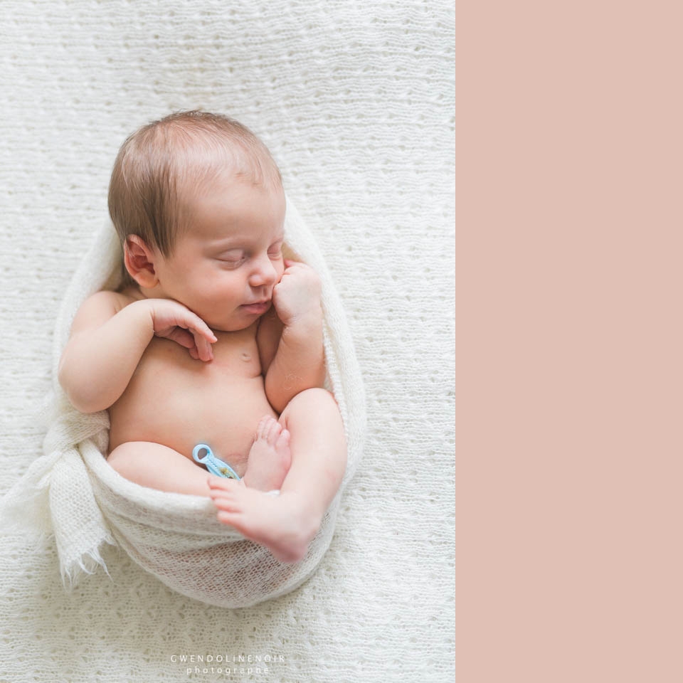 Photographe bebe nouveau-ne nourrisson Lyon seance photo maternite grossesse femme enceinte newborn posing-1