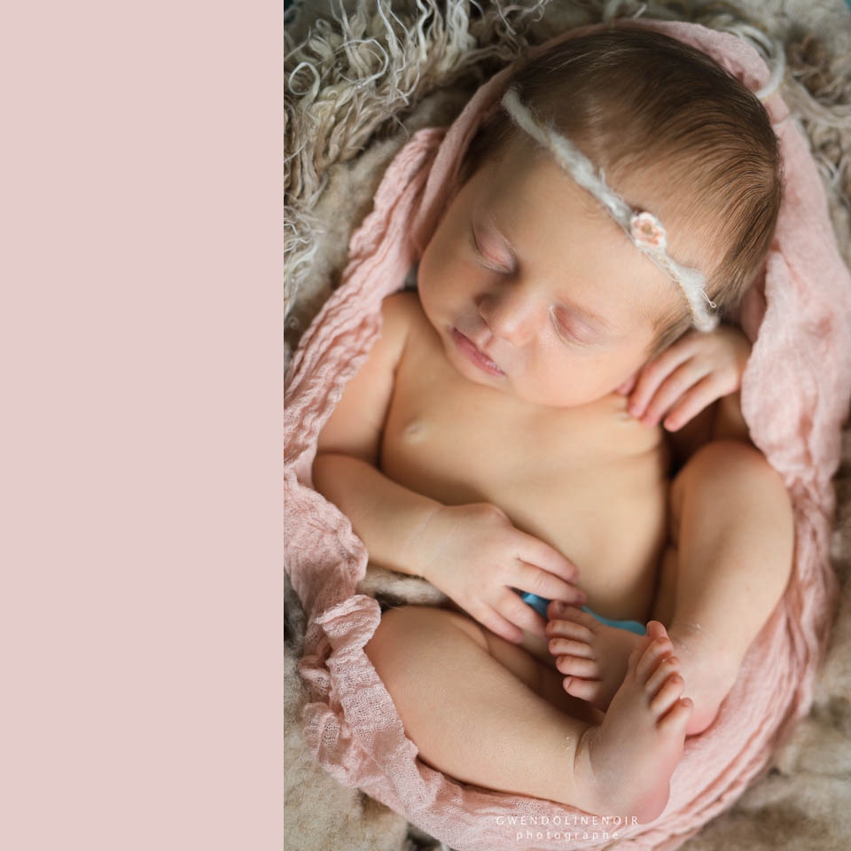 Photographe bebe nouveau-ne nourrisson Lyon seance photo maternite grossesse femme enceinte newborn posing-14