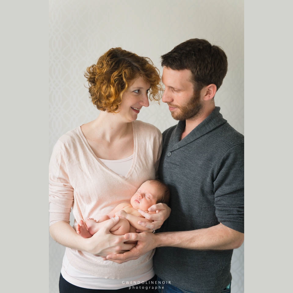 Photographe bebe nouveau-ne nourrisson Lyon seance photo maternite grossesse femme enceinte newborn posing-15