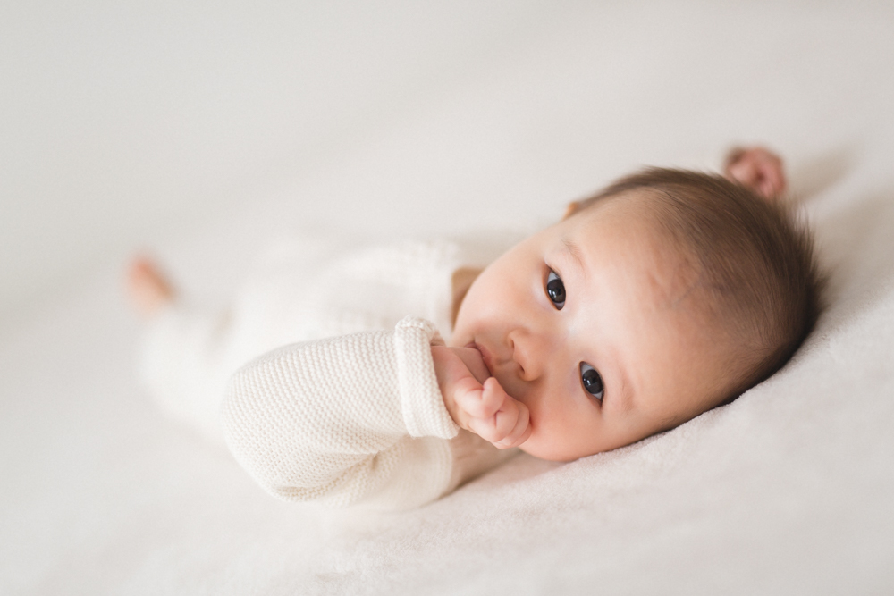 Photographe bebe nouveau-ne famille photographer baby newborn posing France Lyon Lifesttle fineart-7