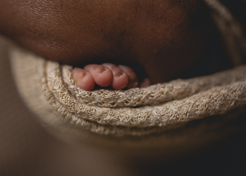 Photographe nouveau-ne bebe newborn posing naissance seance photo Lyon France baby bebe-2