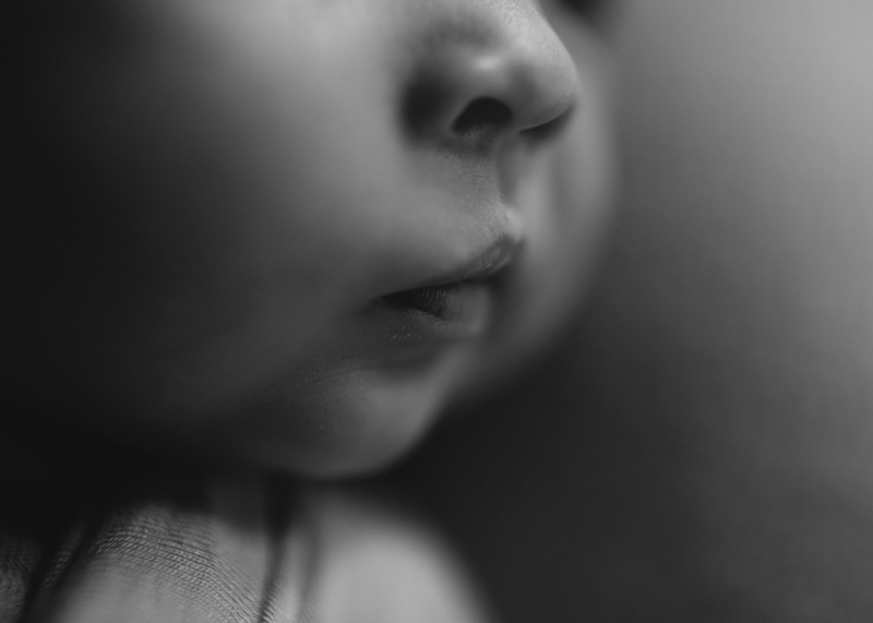Photographe nouveau-né bebe nourrisson naissance newborn posing Lyon-4-2