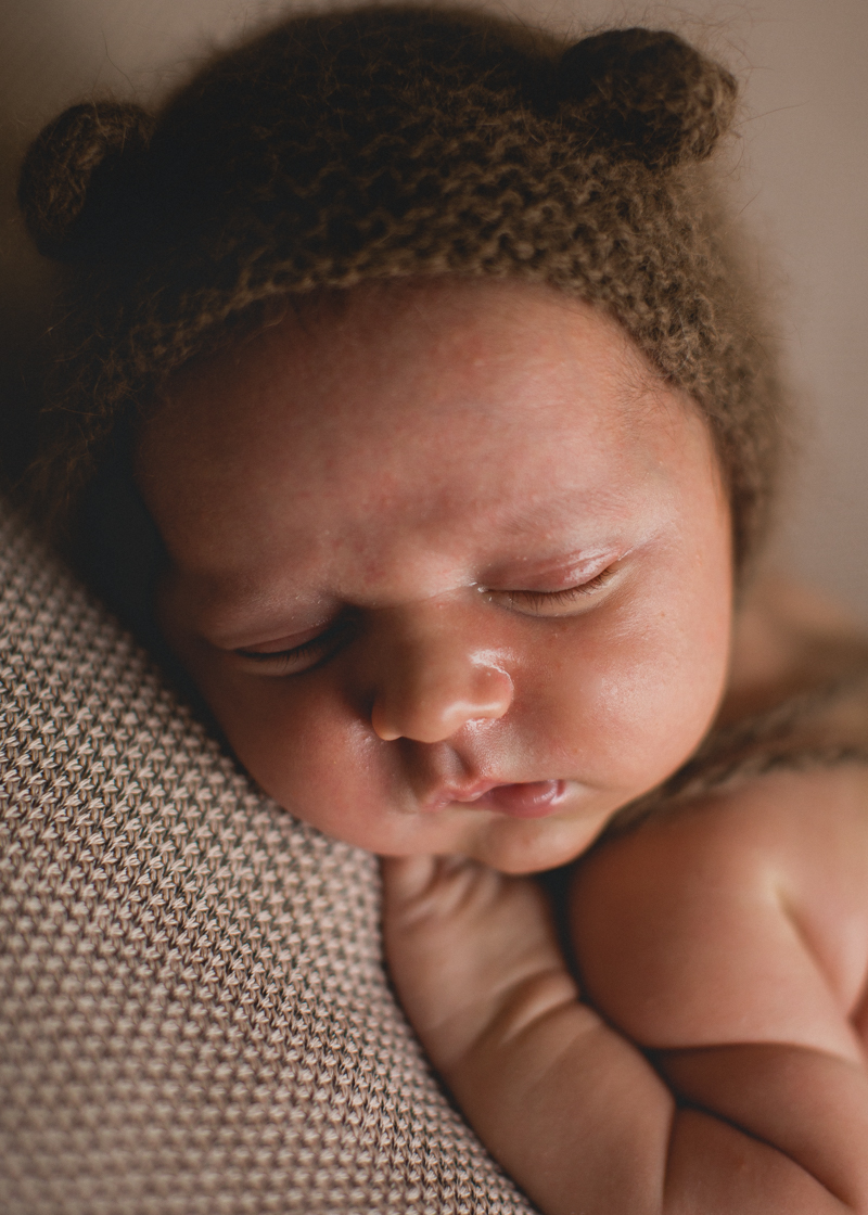 photographe nouveau-ne bebe nourrisson newborn posing lyon seance photo art baby-15