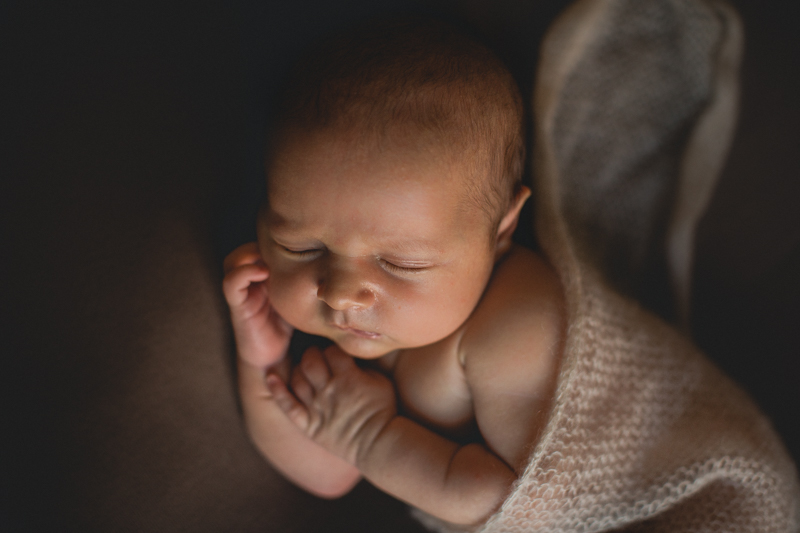 photographe nouveau-ne bebe nourrisson newborn posing lyon seance photo art baby-6