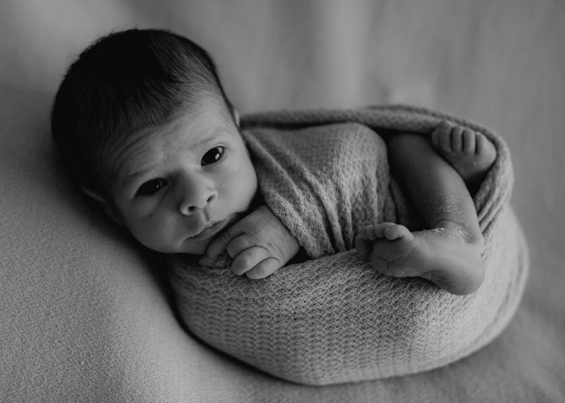 Photographe nouveau-ne newborn posing session seance photo naissance bebe nourrisson Lyon-7