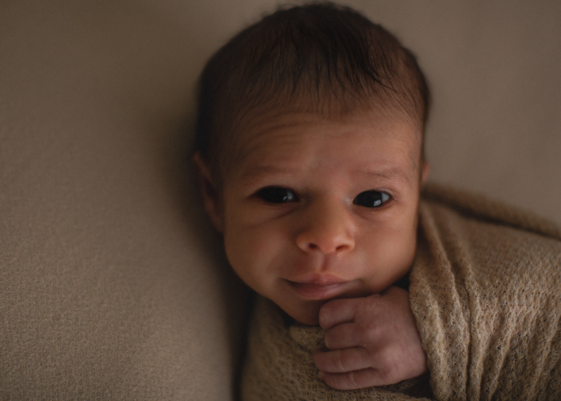 Photographe nouveau-ne newborn posing session seance photo naissance bebe nourrisson Lyon-9