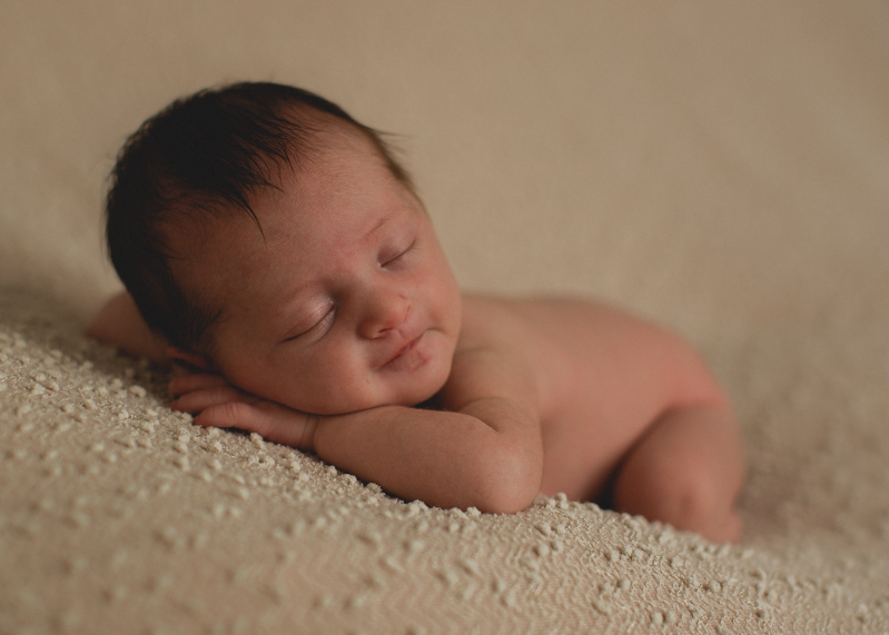 Photographe nouveau-ne bebe newborn posing session baby Lyon art naissance-9