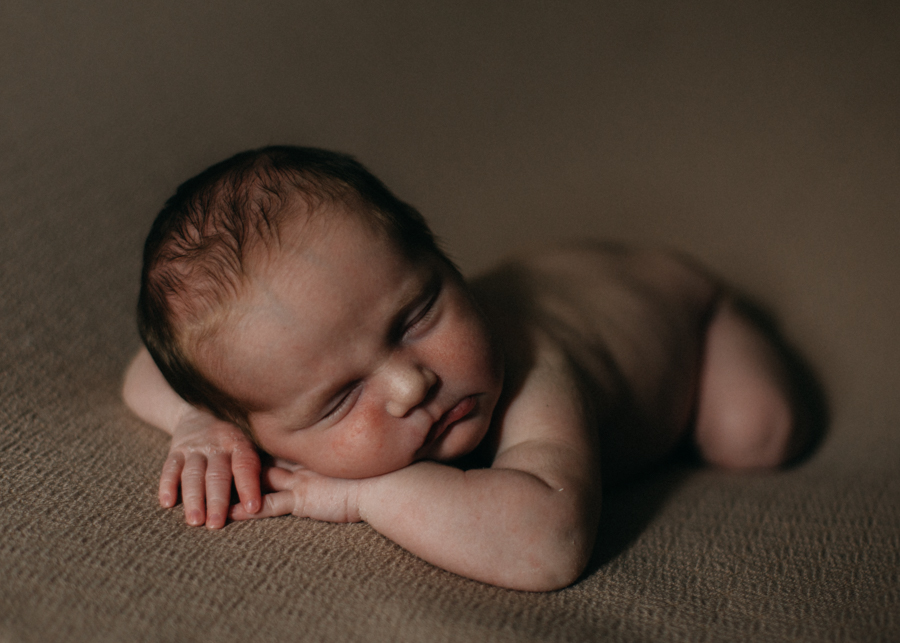 Photographe bebe nouveau-ne nourrisson newborn posing baby bebe seance photo lyon-4